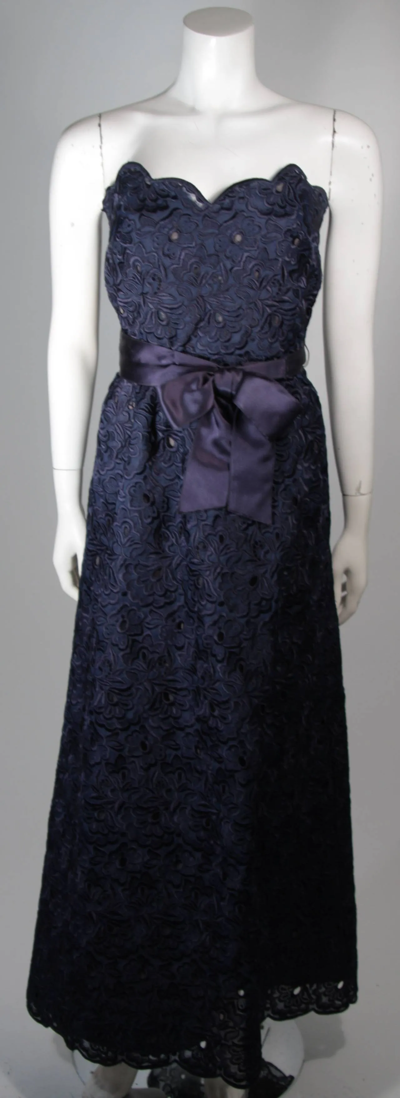 ARNOLD SCAASI Navy Floral Lace Gown Satin Belt Size 2