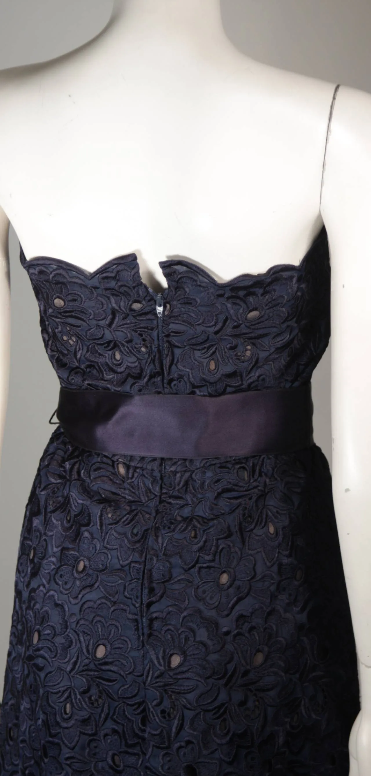 ARNOLD SCAASI Navy Floral Lace Gown Satin Belt Size 2