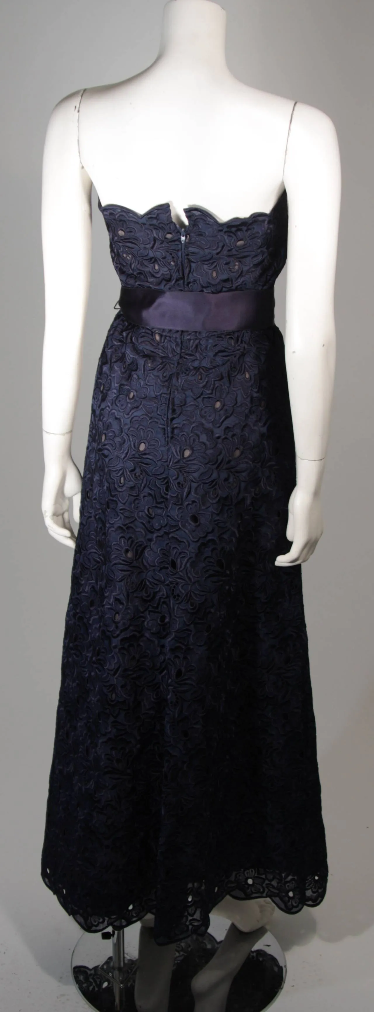 ARNOLD SCAASI Navy Floral Lace Gown Satin Belt Size 2
