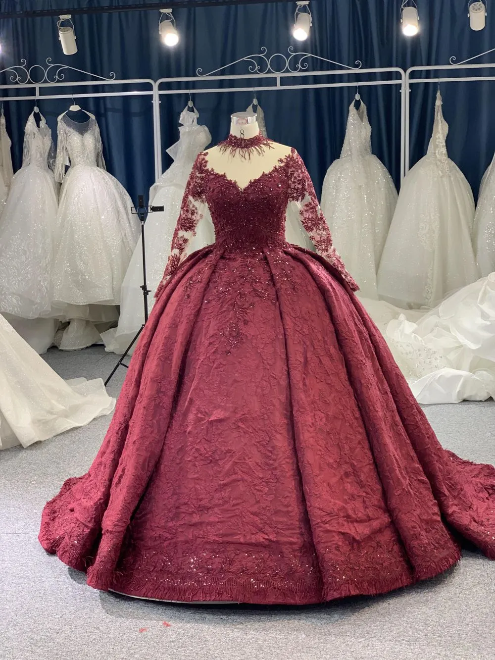 B208 #Large Trailing Tail Of Maroon Lace Embroidery Long Sleeve Wedding Grown Dresss