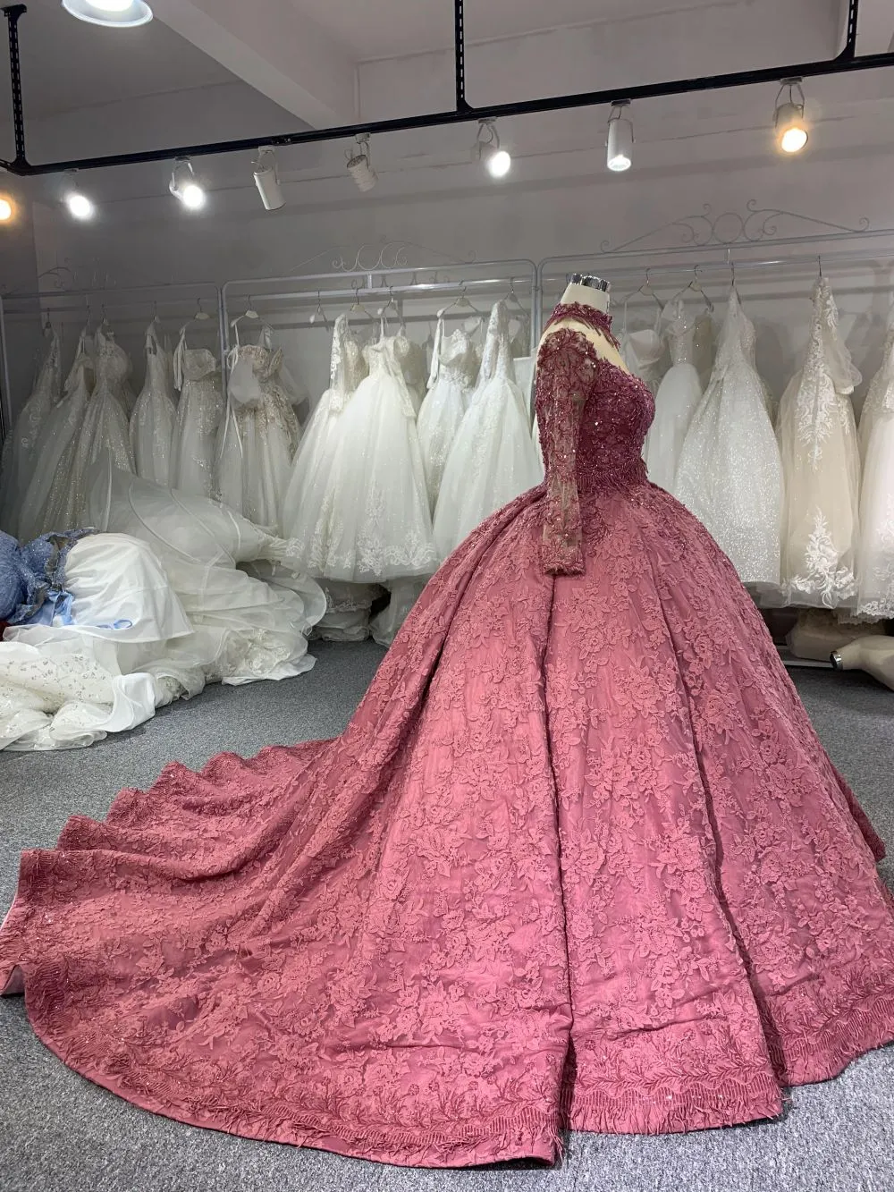 B208 #Large Trailing Tail Of Pink Lace Embroidery Long Sleeve Wedding Grown Dresss