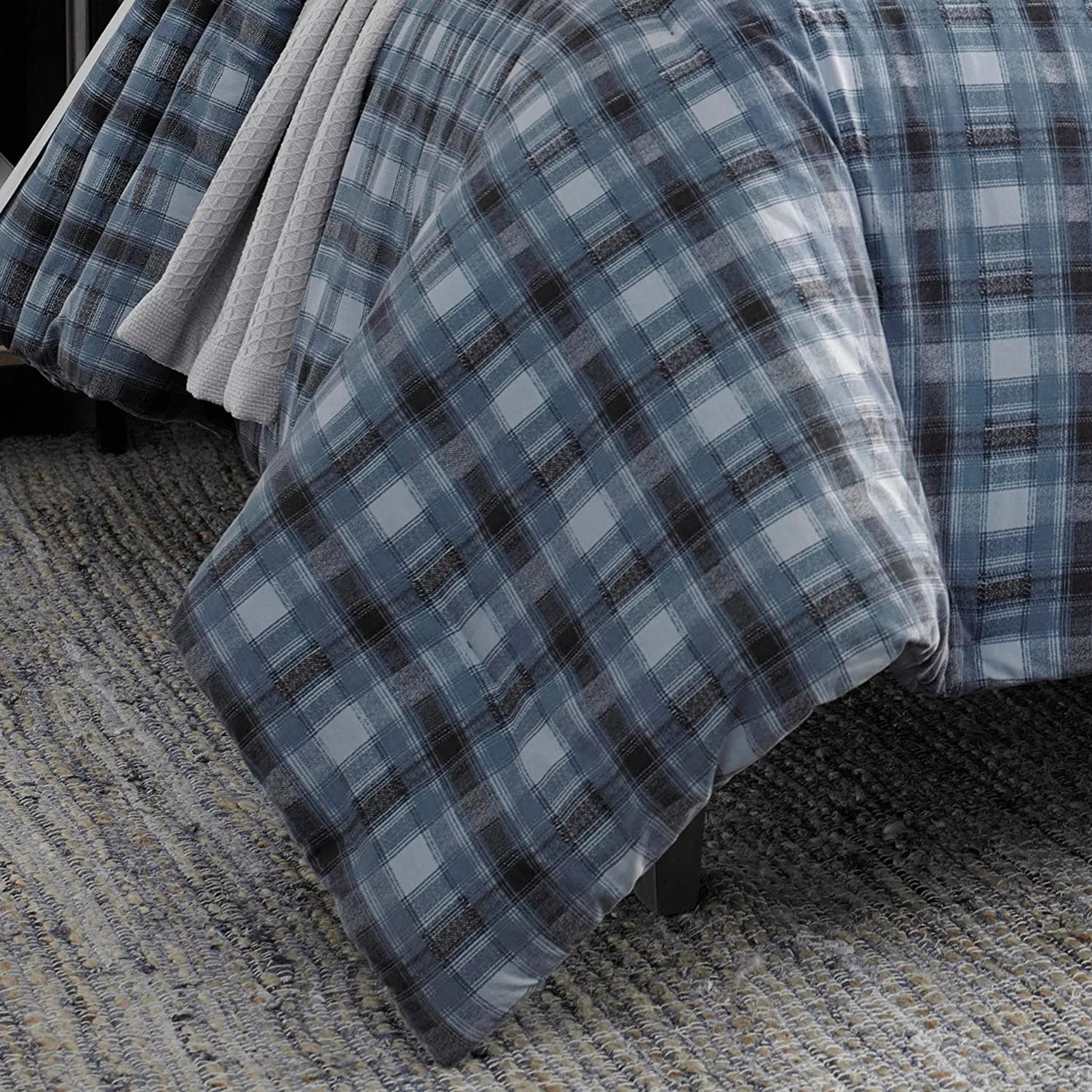 Brand new Nautica Pinecrest Reversible Duvet Cover Set, Fits Full/Queen! Retails $134 W/Tax!