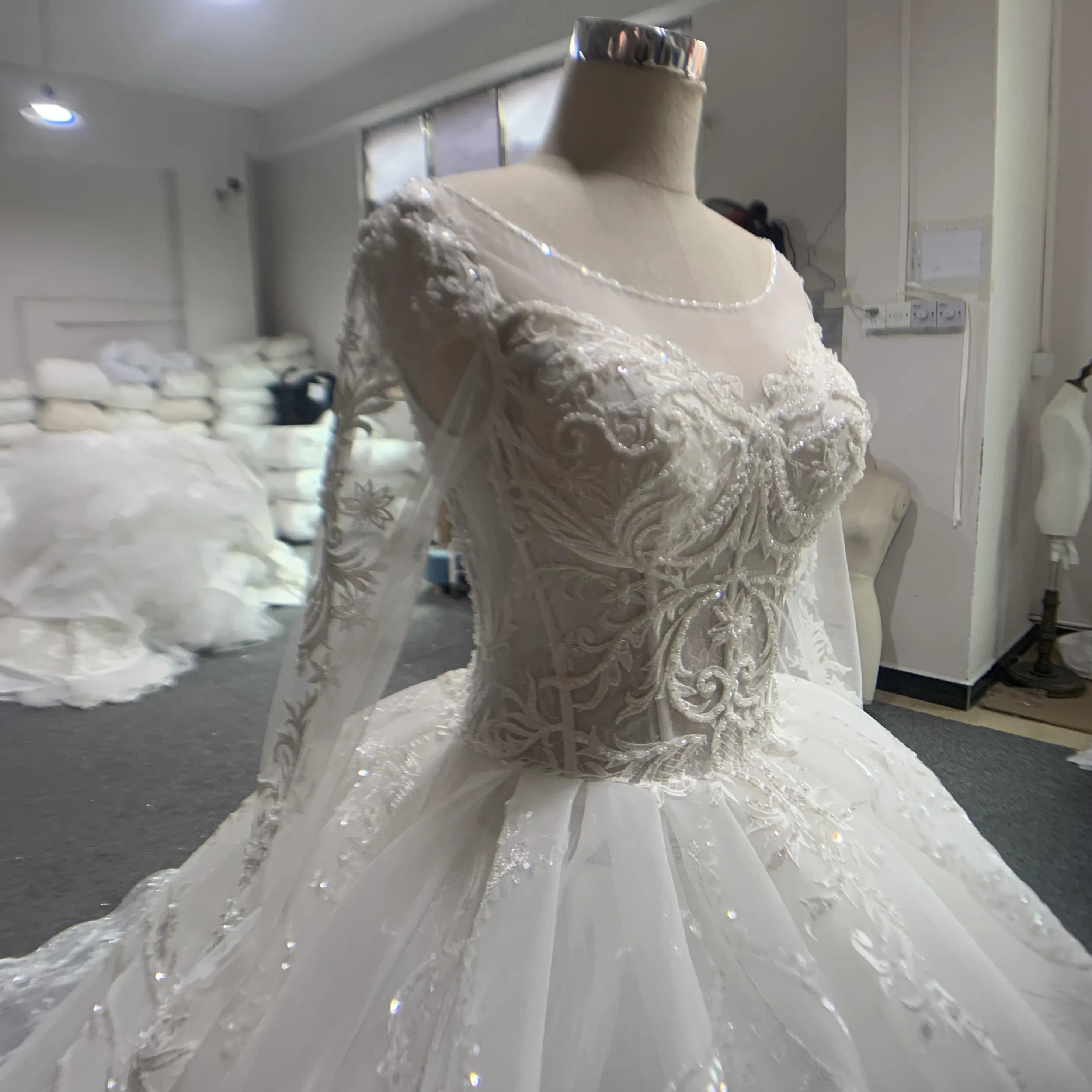 BYG new style wedding dress long sleeves chapel train bridal gown