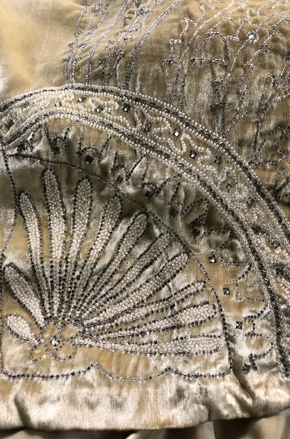 Exceptional 1920s Gold Silk Velvet Beaded Art Deco Wide Sleeve Coat