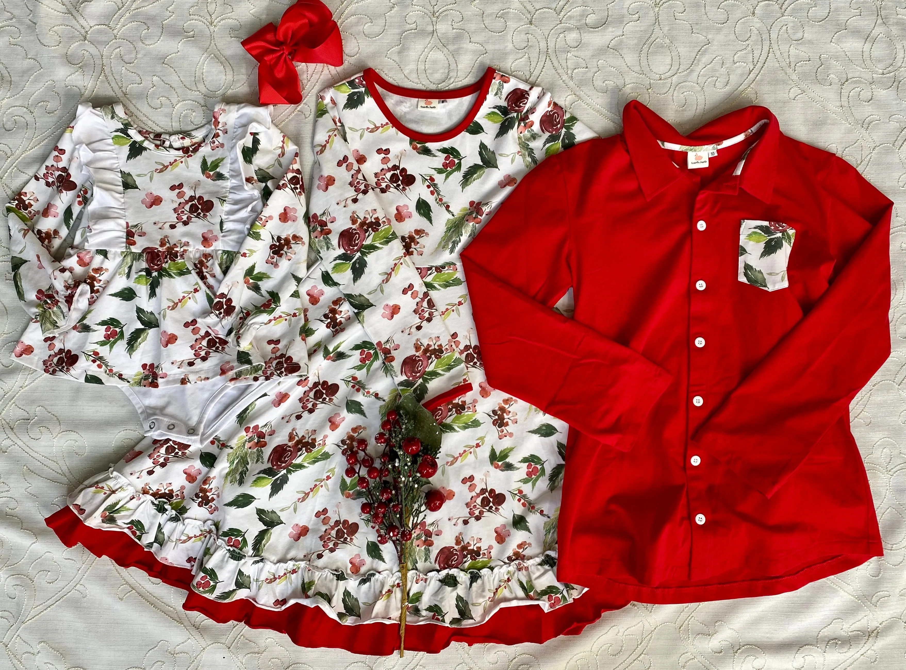 Hollyberry Kisses Chip Shirt
