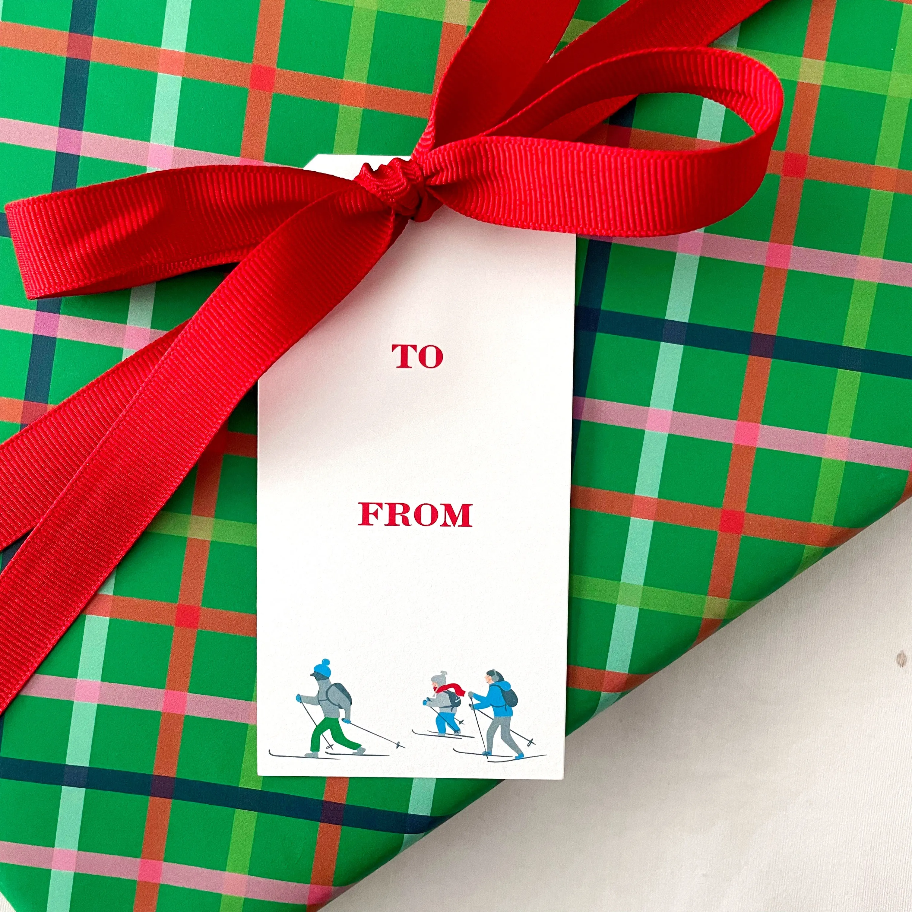 Large Holiday Gift Tag, non-personalized | skiers