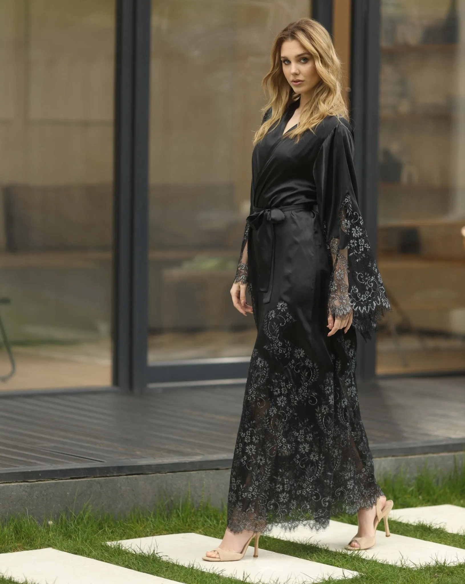 Meet Me in Jeddah Robe and Nightgown Set