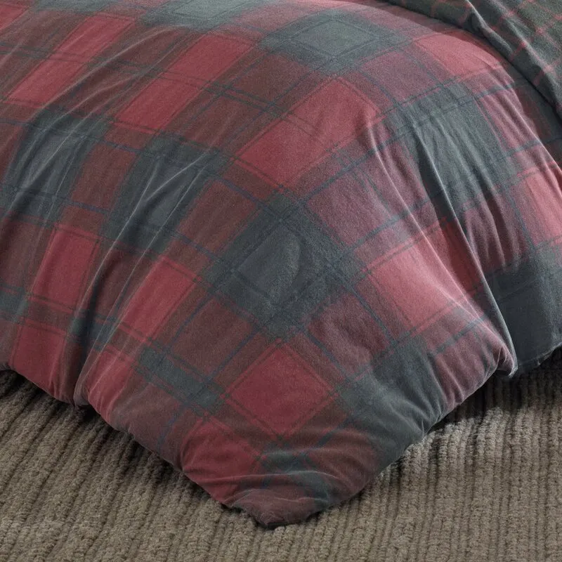 New in package! Wayfair Item! Eddie Bauer Reversible Cattle River Plaid Duvet Cover Set, Full/Queen, Red/Navy!