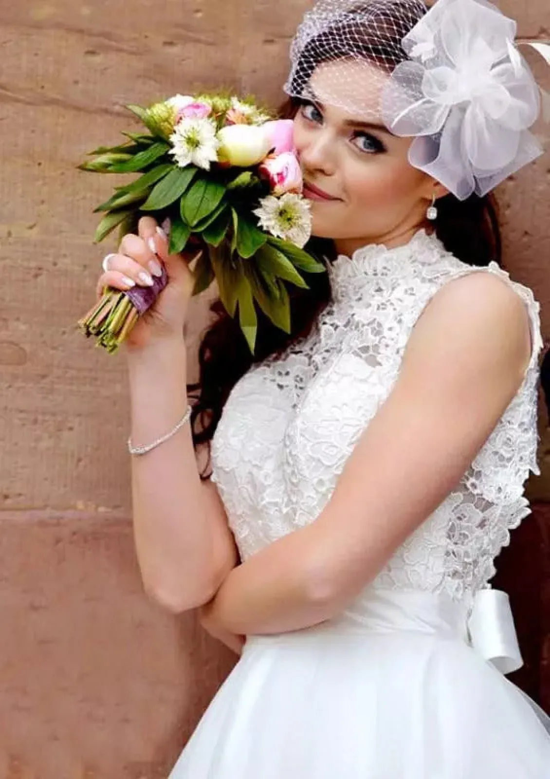 Princess High-Neck Sleeveless Keyhole Knee-Length Lace Tulle Bridal Dress