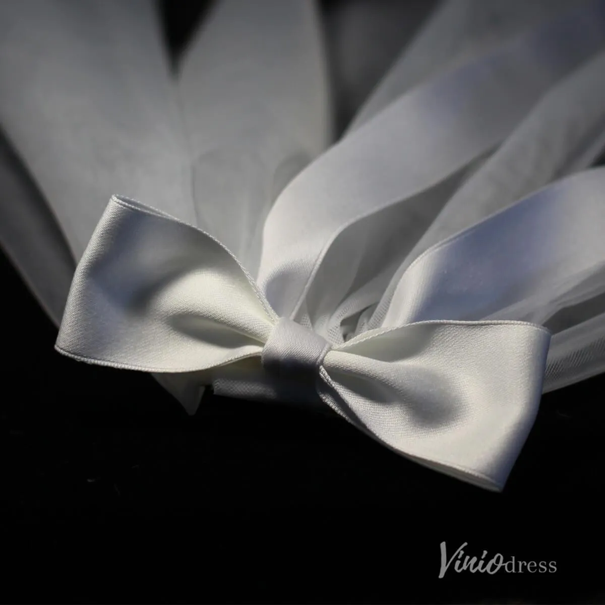 Roycebridal Classy Satin Tulle Short Veil with Bow Viniodress AC1313