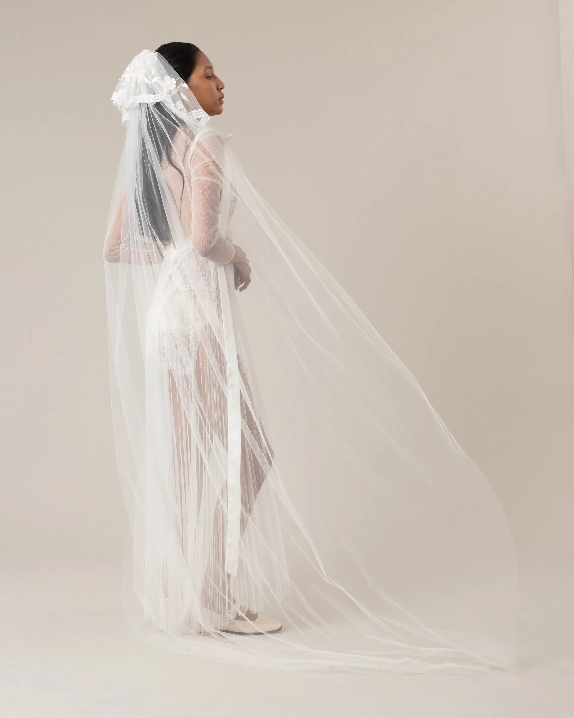 RTS.- PERLA EMBROIDERY BEADED SATIN TIES VEIL