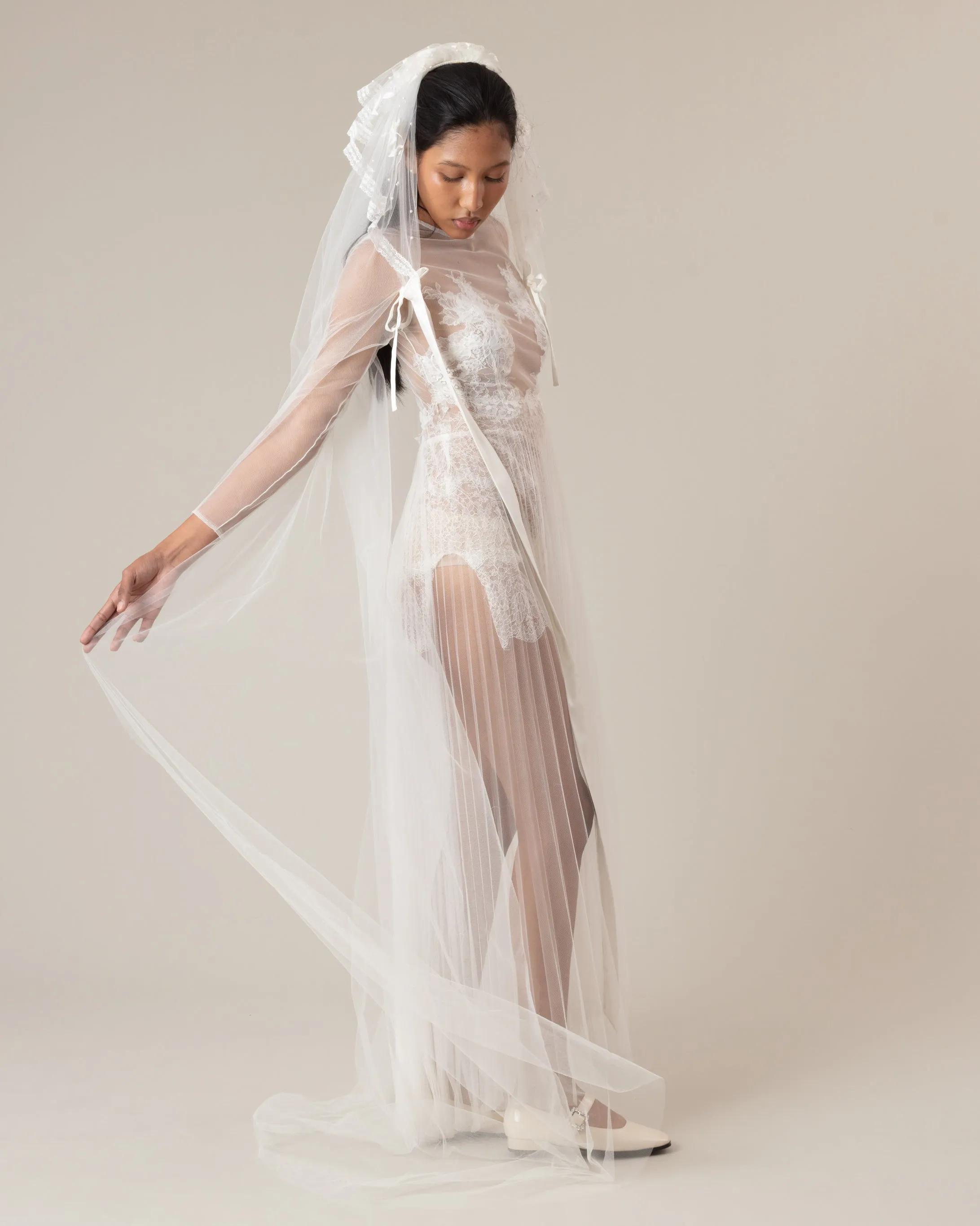 RTS.- PERLA EMBROIDERY BEADED SATIN TIES VEIL
