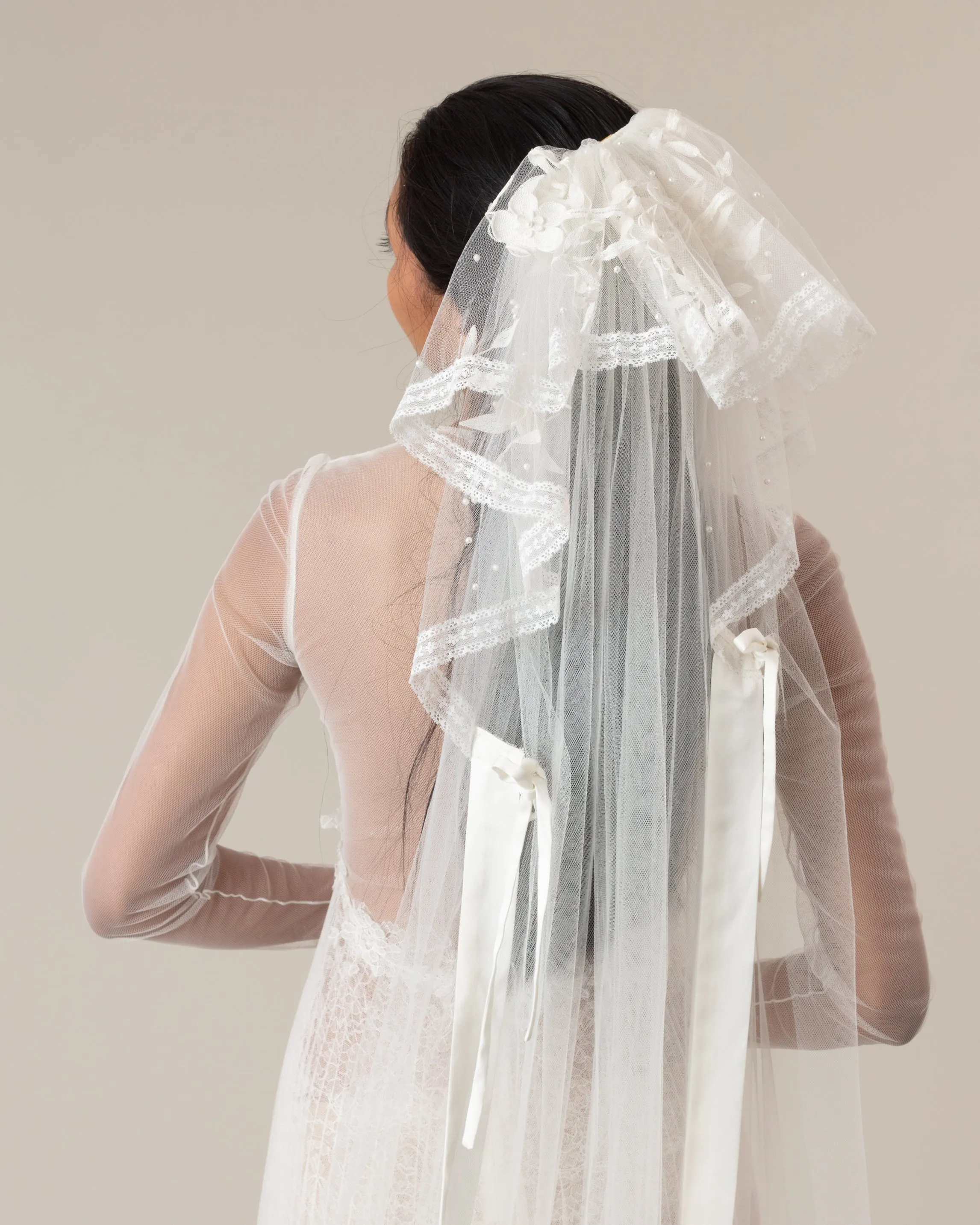 RTS.- PERLA EMBROIDERY BEADED SATIN TIES VEIL
