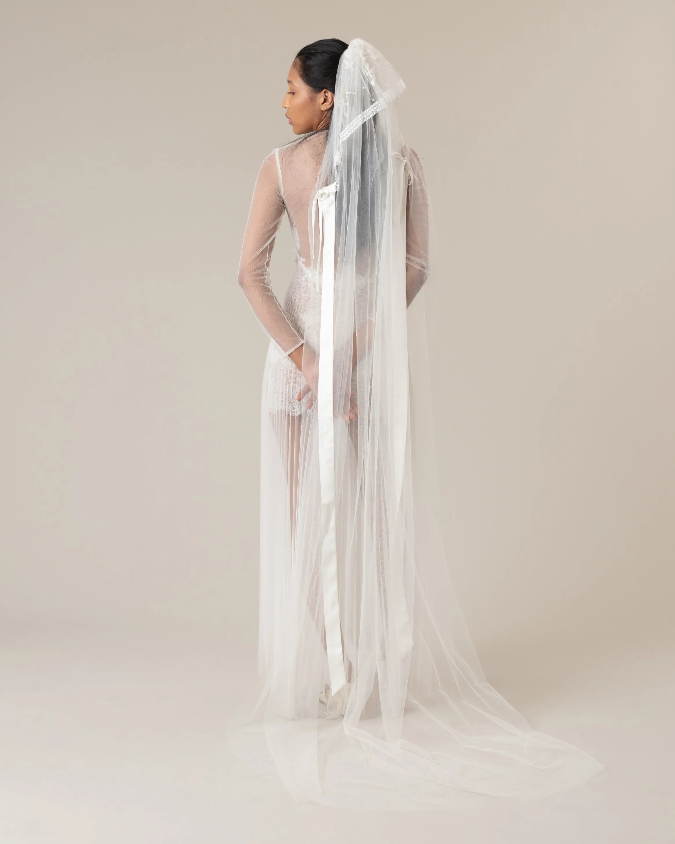 RTS.- PERLA EMBROIDERY BEADED SATIN TIES VEIL