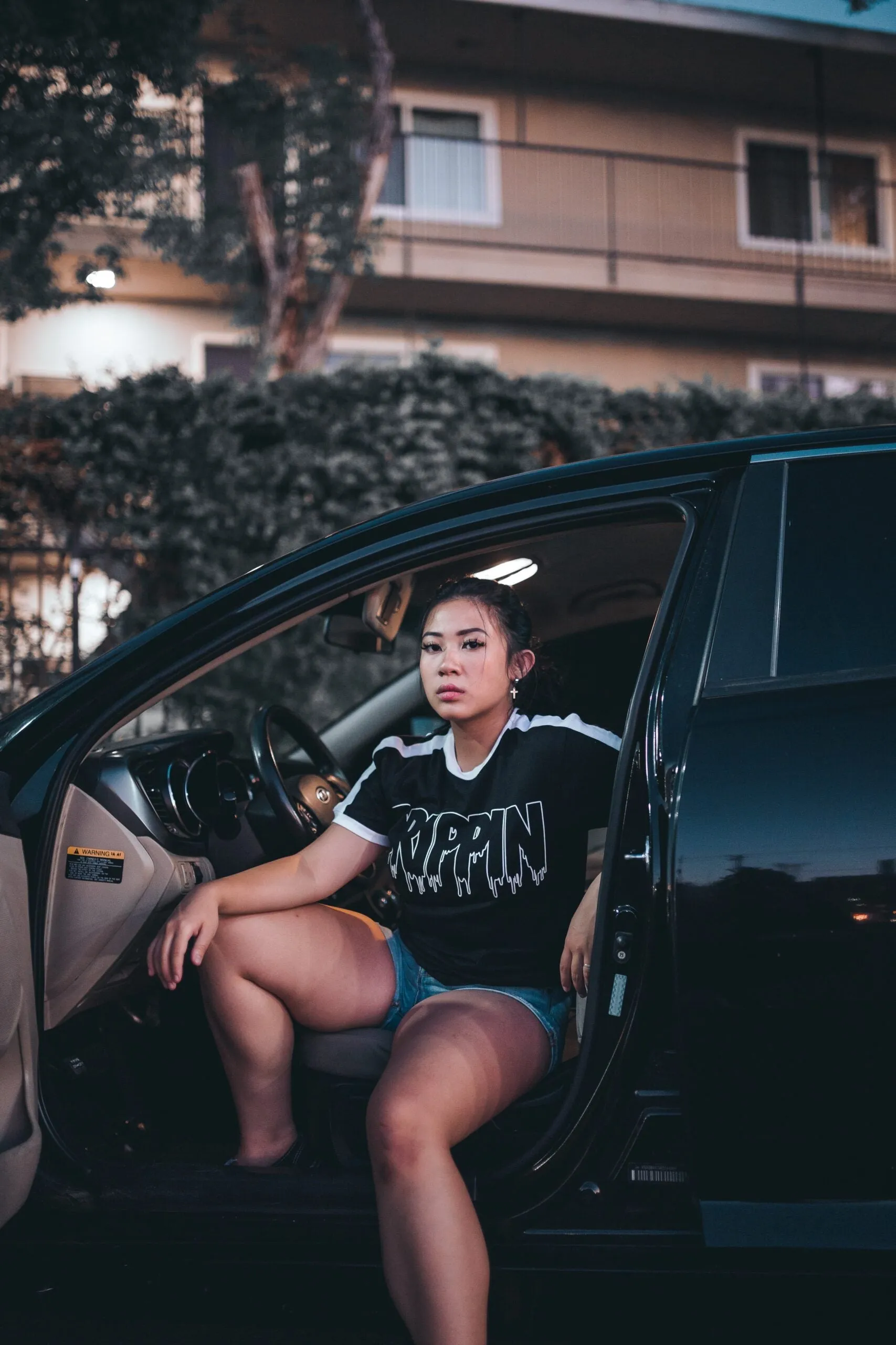 White Drippin Outline | Black Solid/White Jersey Tee